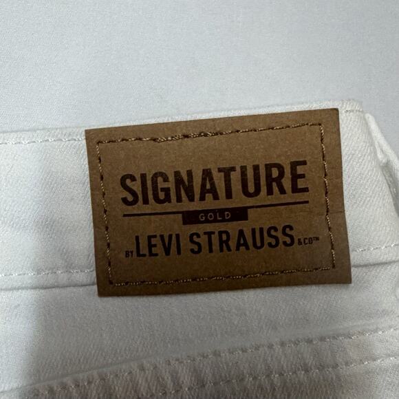 Levi Strauss Signature Gold- Women Mid Rise Capri Jeans White size 10 - Picture 4 of 14
